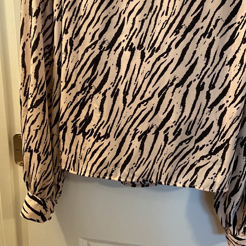 Wrap blouse - Picture 8 of 8